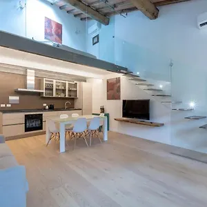 https://luxury-home-florence-vista-cappelle-medicee.it-tuscanyhotel.com
